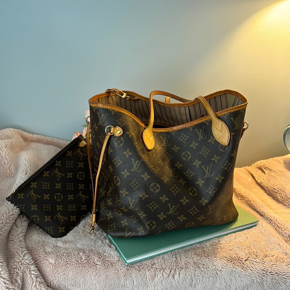 Louis Vuitton neverfull med tote with small attached bag